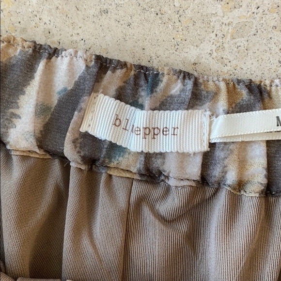Blu Pepper Elastic silky evening shorts w/ pockets - Picture 4 of 10